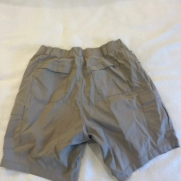 Duluth Trading Company Dry on the Fly 10” Women’s Khaki Cargo Shorts - Picture 2 of 5